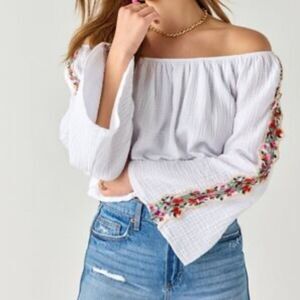 Francesca’s Mi Ami Anita Off Shoulder Flower Embellish Cotton White Blouse L